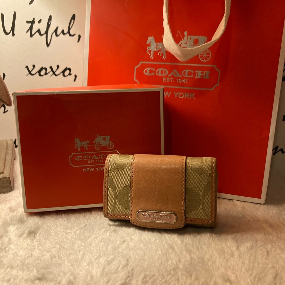 💯% Authentic Coach Pink Beige Key Holder With Box